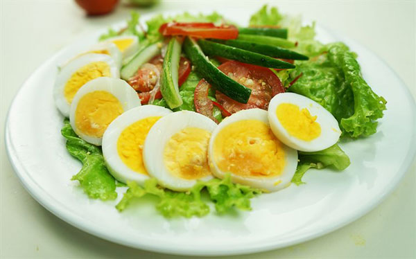 ba-bau-an-trung-ngong-salad-trung-ngong