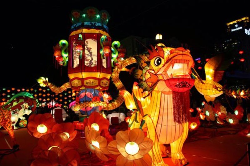 Đồ chơi đi biển cho bé