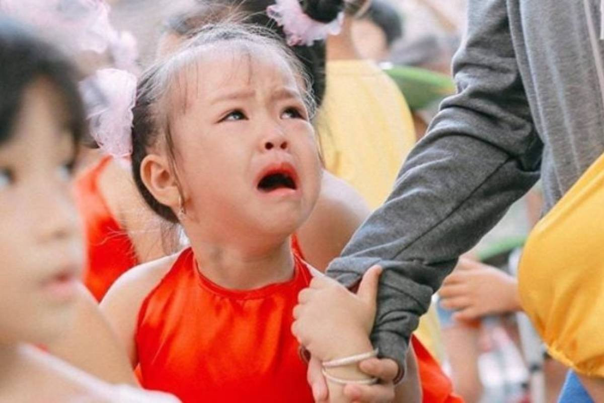 Bé đi du xuân hay quấy khóc