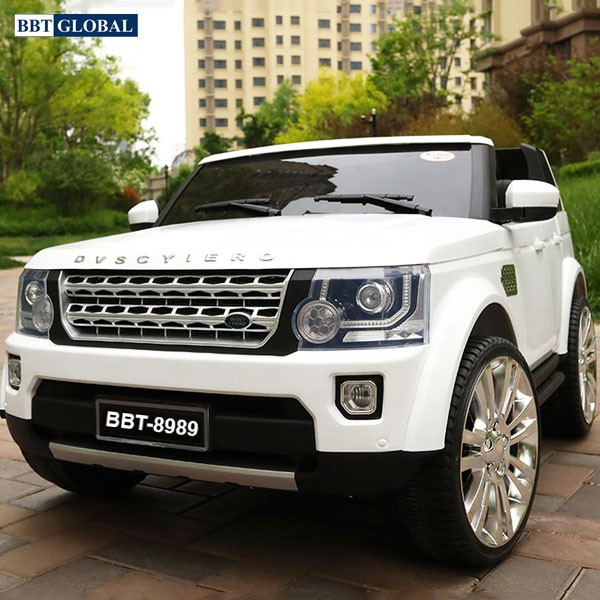 Ô tô điện chơi Tết Land trắng