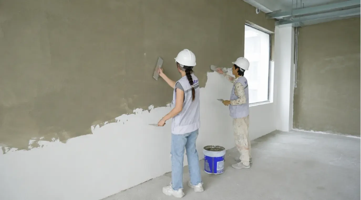Quá trình làm sạch bề mặt tường