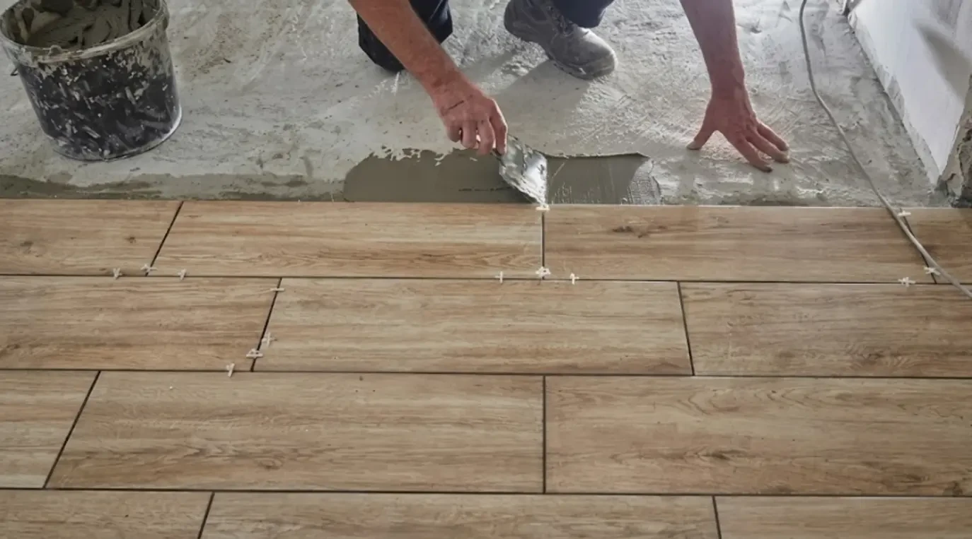 Quá trình lát gạch giả gỗ