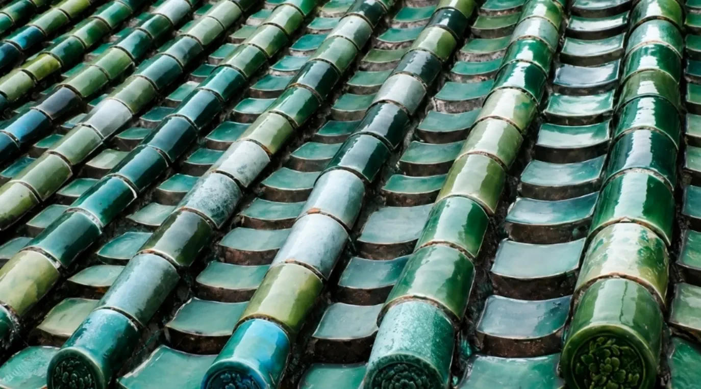 Lợp mái bằng ngói tráng men âm dương