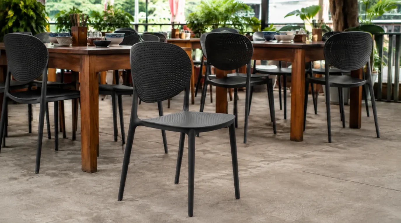 Ghế nhựa TM01 tại quán ăn