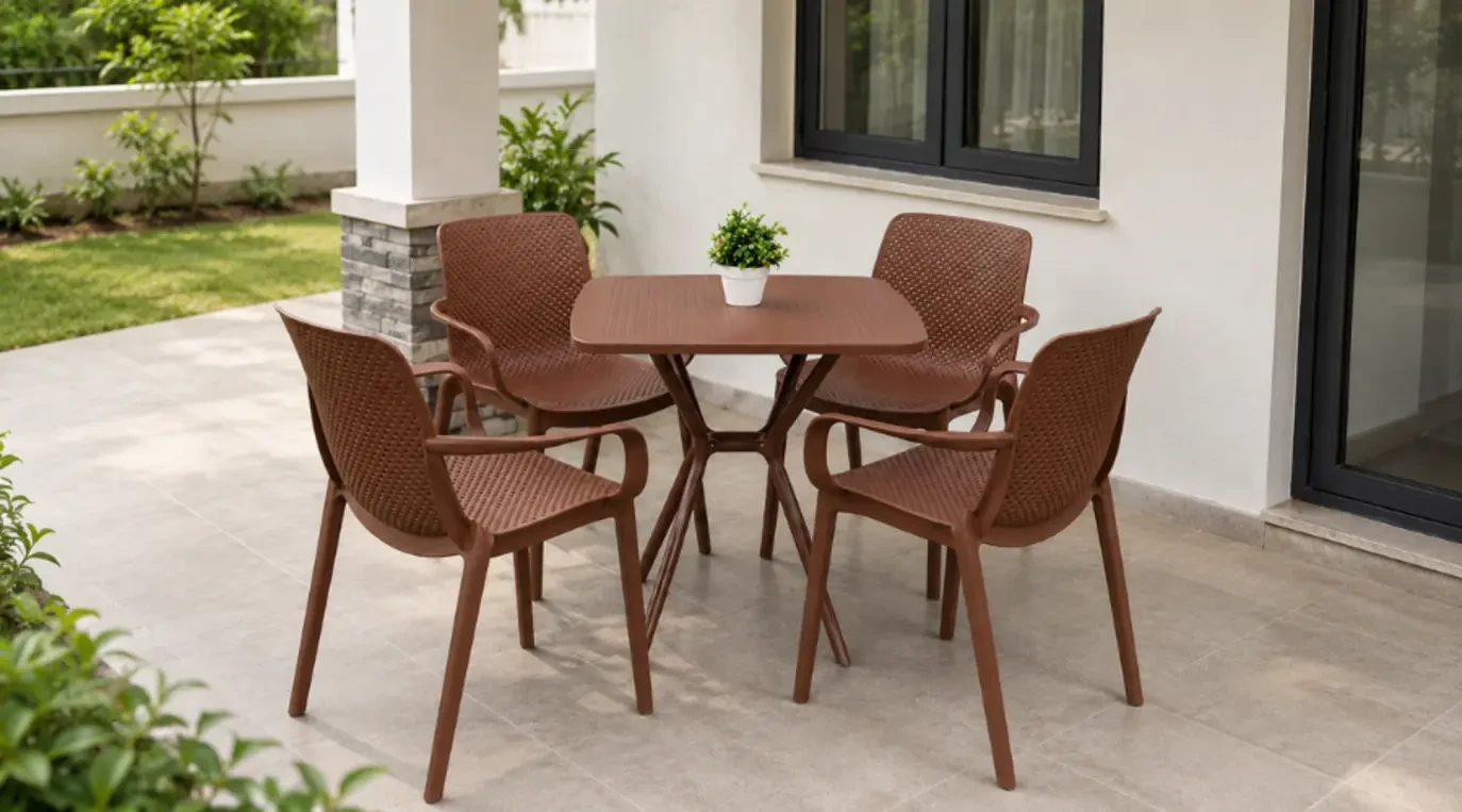Ghế nhựa TM22 tại sân vườn