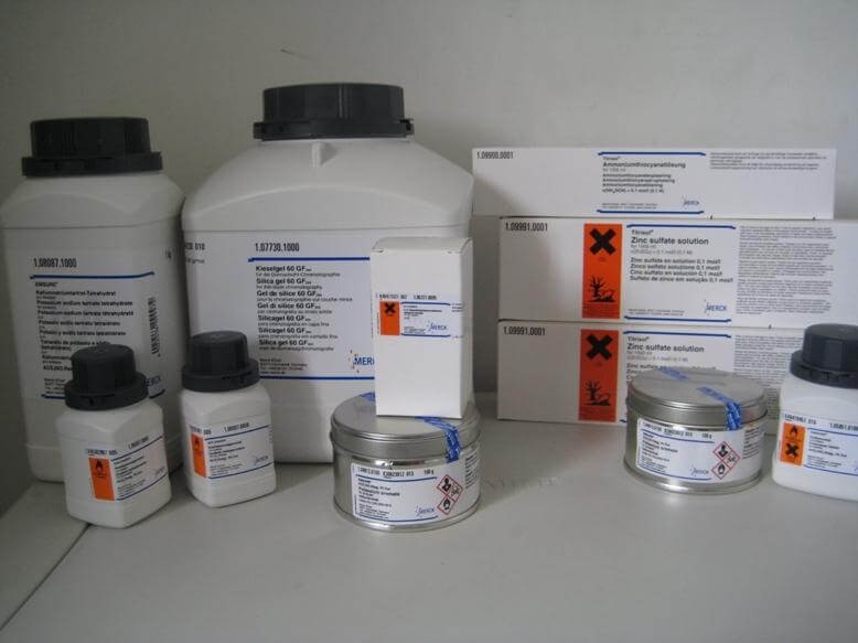 Sử dụng hóa chất thí nghiệm an toàn