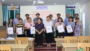 VACPA tổ chức trao tặng sách “Chương trình kiểm toán mẫu kiểm toán báo cáo tài chính” và một số ấn phẩm chuyên môn tiêu biểu cho hội viên tổ chức khu vực Miền Trung