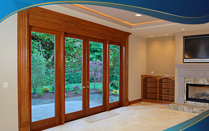 Cửa đi nhựa lõi thép 4 cánh giả gỗ mở quay có giá thành rẻ hơn nhiều so với cửa gỗ. Mặt kính sáng bóng mang lại không gian thoáng đãng cho ngôi nhà