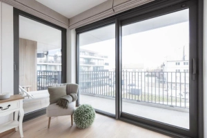 cua-nhom-kinh-chong-nong