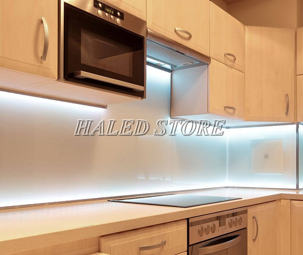 Ứng dụng của đèn LED thanh nhôm trang trí phòng bếp