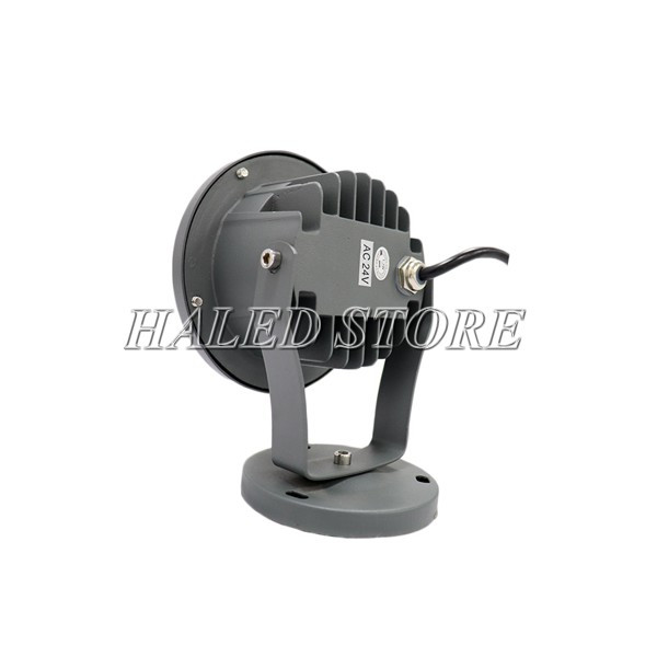 Mặt sau đèn là bộ phận tản nhiệt