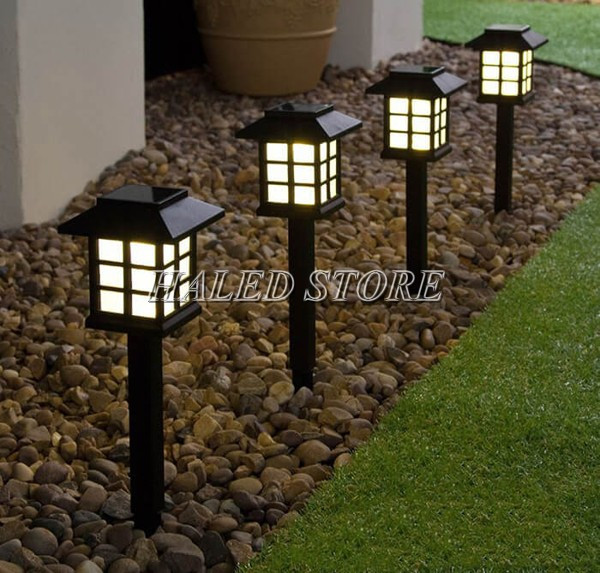 Đèn trụ sân vườn cắm cỏ