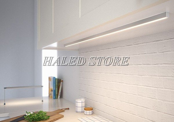 Lắp đèn tủ bếp gần khu vực chuẩn bị nấu ăn