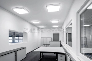 den-led-panel-op-tran-chieu-sang-van-phong