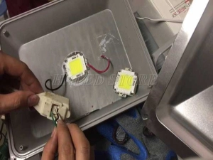 cach-sua-den-pha-led-50w