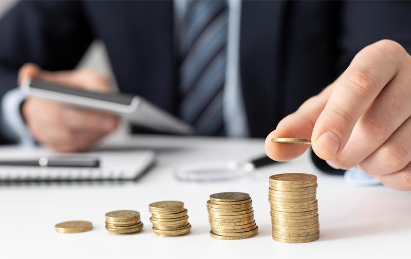 Chi phí đầu tư đèn LED âm trần khá tốn kém.