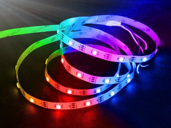 Đèn LED RGB dạng dây hiện đang trở thành lựa chọn hàng đầu của người dân trong trang trí nội, ngoại thất. 