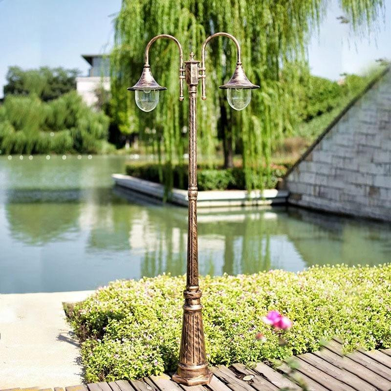 Cột đèn sân vườn cổ điển phong cách Gothic