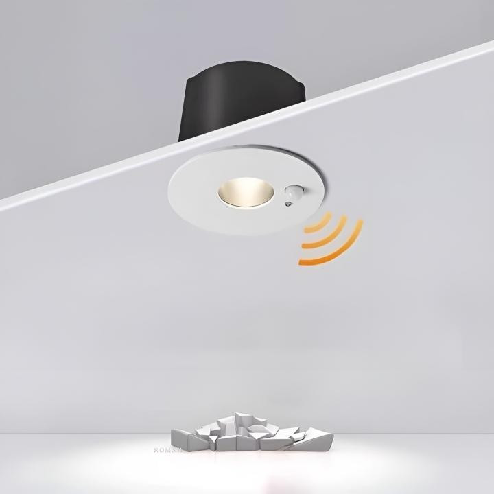 Đèn LED cảm biến chuyển động giúp hỗ trợ bật/tắt đèn nhanh chóng.