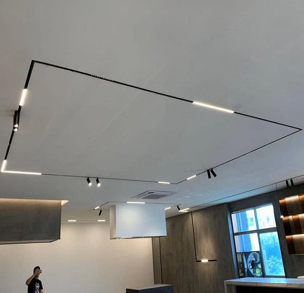 Đèn LED ray âm trần thạch cao hiện đang được sử dụng rất phổ biến trong các công trình.
