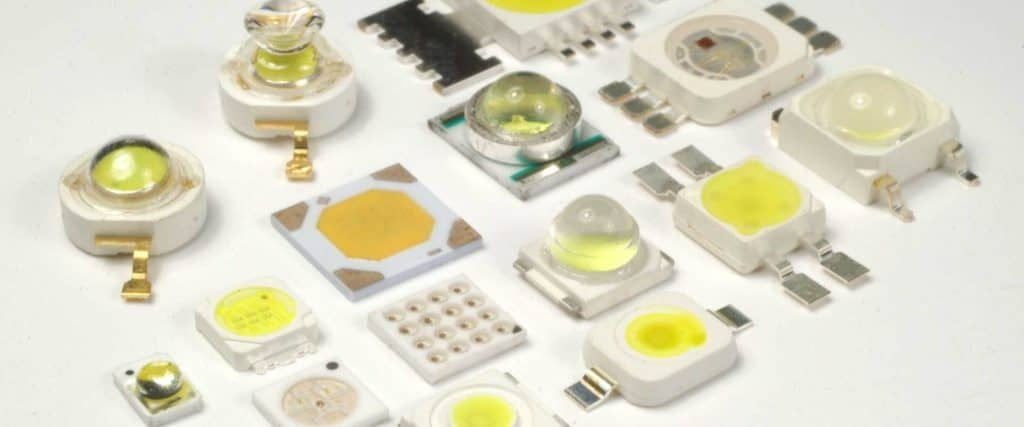 So sánh đèn LED Rạng Đông và Điện Quang