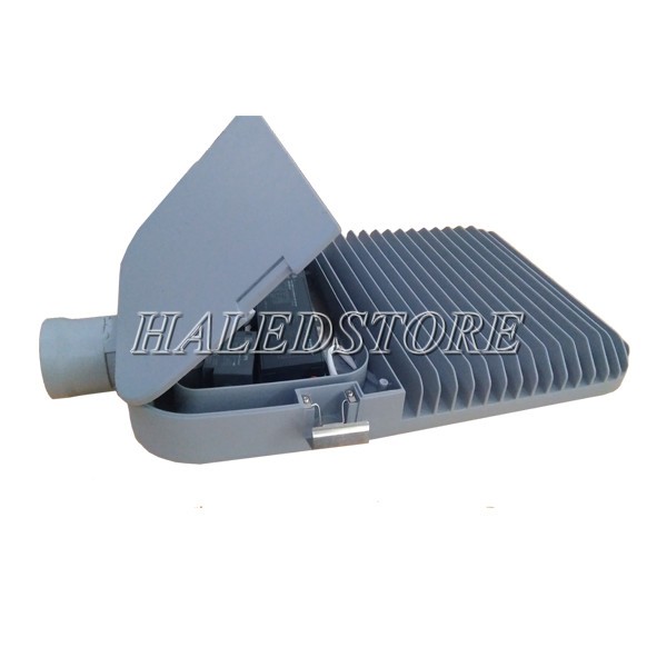 Mặt sau đèn chứa nguồn LED và hệ thống tản nhiệt Mặt sau đèn chứa nguồn LED và hệ thống tản nhiệt