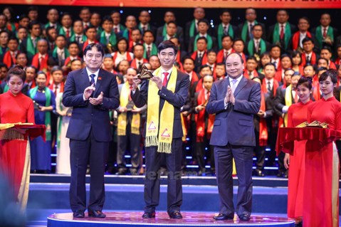 Tập đoàn Hòa Phát được vinh danh Top 10 “Sao Vàng đất Việt 2015”