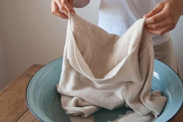 cách tẩy mốc áo trắng đơn giản cách tẩy mốc áo trắng đơn giản