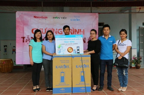 Karofi in association with Rural Today newspaper Donating pure water.
