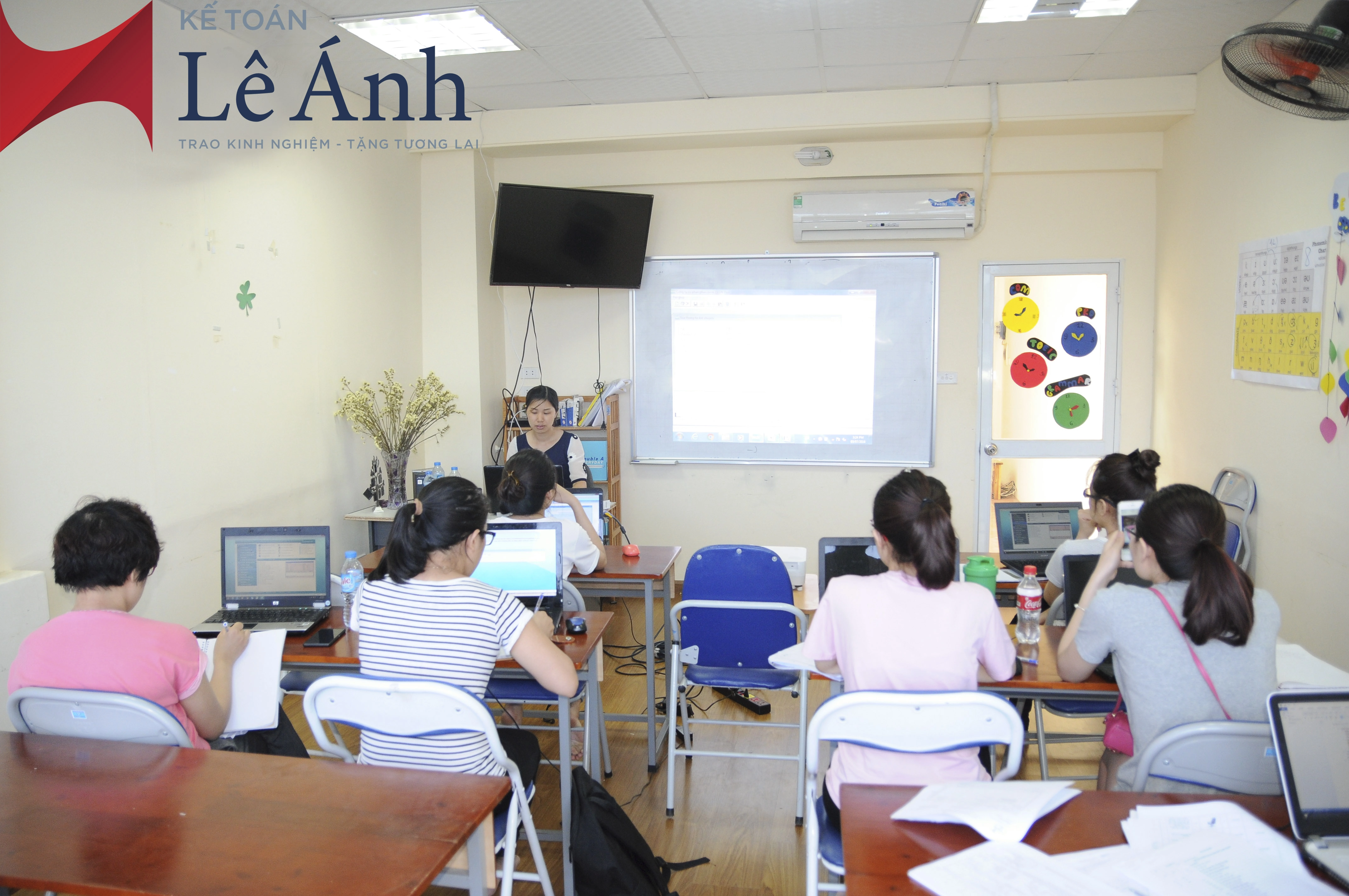 820x450-anh-khoa-hoc-ke-toan-tong-hop-le-anh-3