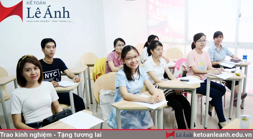 820x450-nen-hoc-ke-toan-tong-hop-o-dau