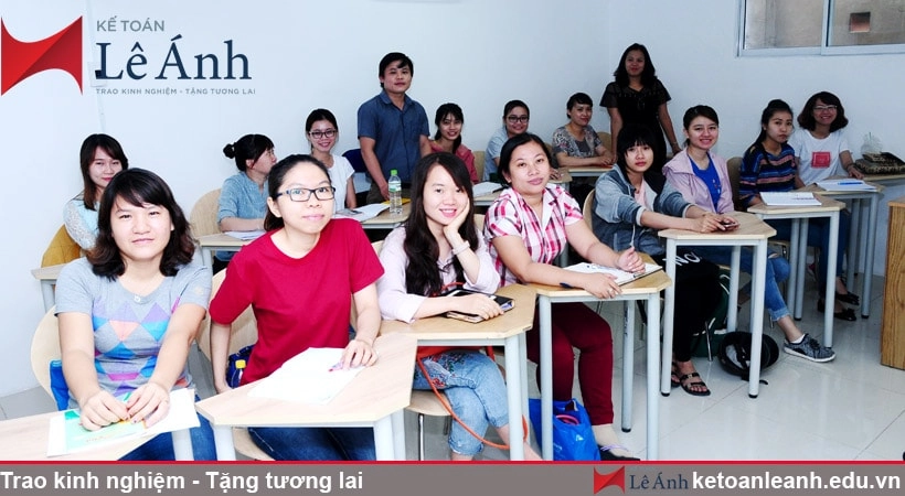 hoc-ke-toan-thuc-hanh-o-tphcm-820x450-min
