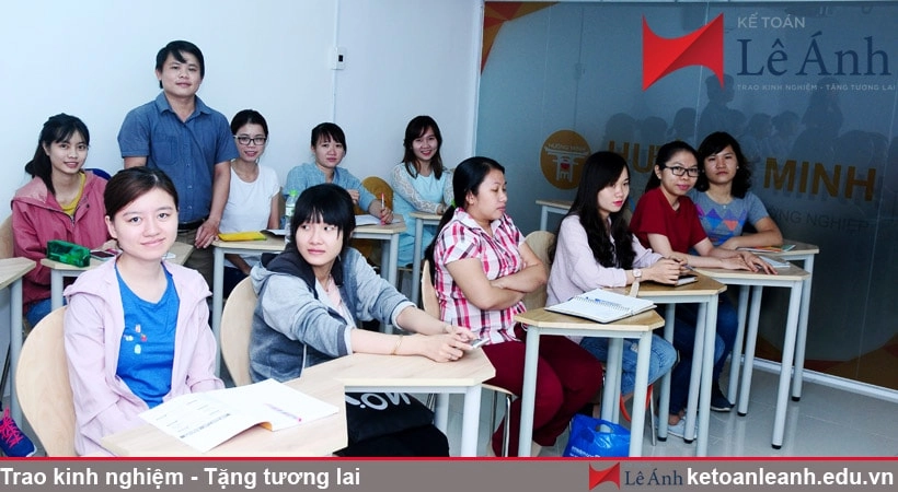 nen-hoc-ke-toan-o-dau-tphcm-820x450-min