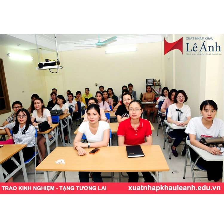 anh-trung-tam-dao-tao-xuat-nhap-khau-thuc-te-le-anh-2-1