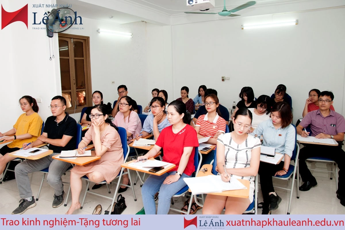 xuat-nhap-khau-le-anh-lop-hoc