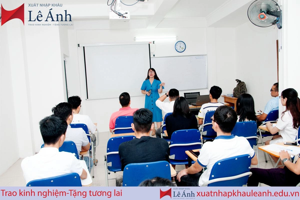 khóa học xuất nhập khẩu thực tế