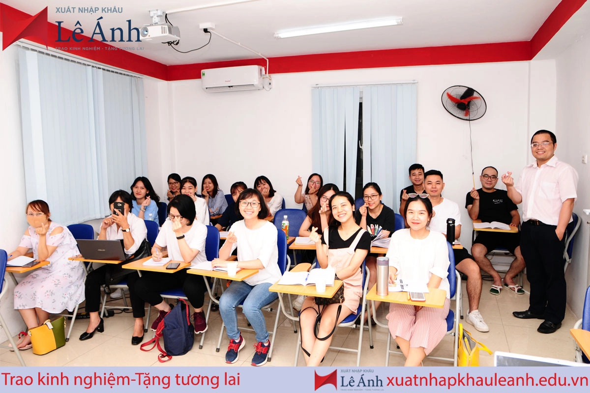 hinh-anh-khoa-hoc-xuat-nhap-khau-le-anh