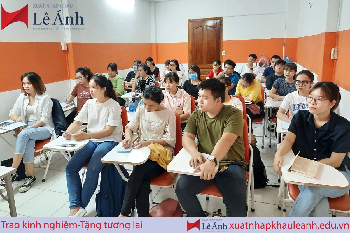 xuat-nhap-khau-le-anh-tphcm