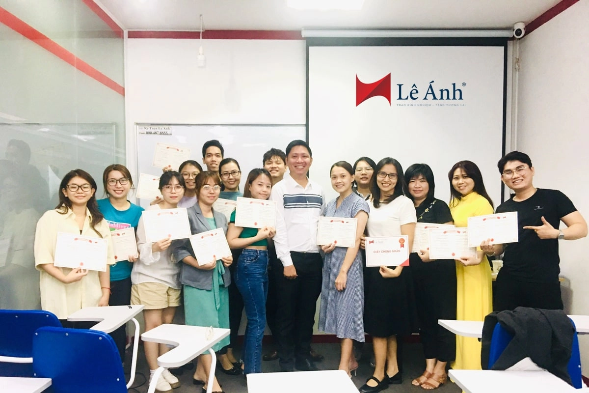 hinh-anh-khoa-hoc-c-b-tai-le-anh-hr