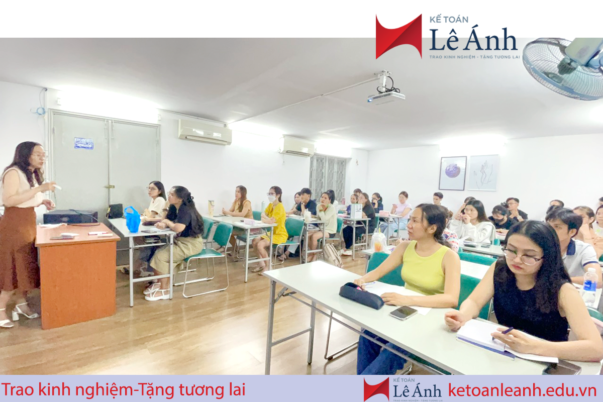 hinh-anh-khoa-hoc-ke-toan-tong-hop-chi-nhanh-tphcm-1