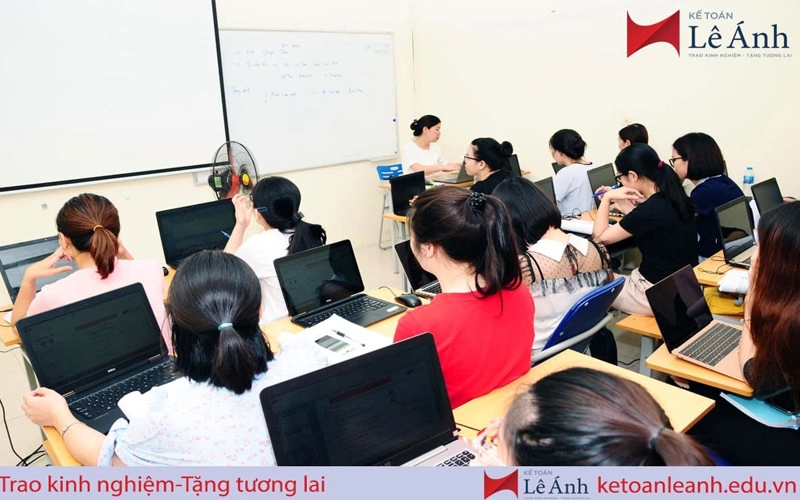 https://sudospaces.com/ketoanleanh/2024/06/hoc-ke-toan-truong-le-anh-tai-ha-noi.jpg