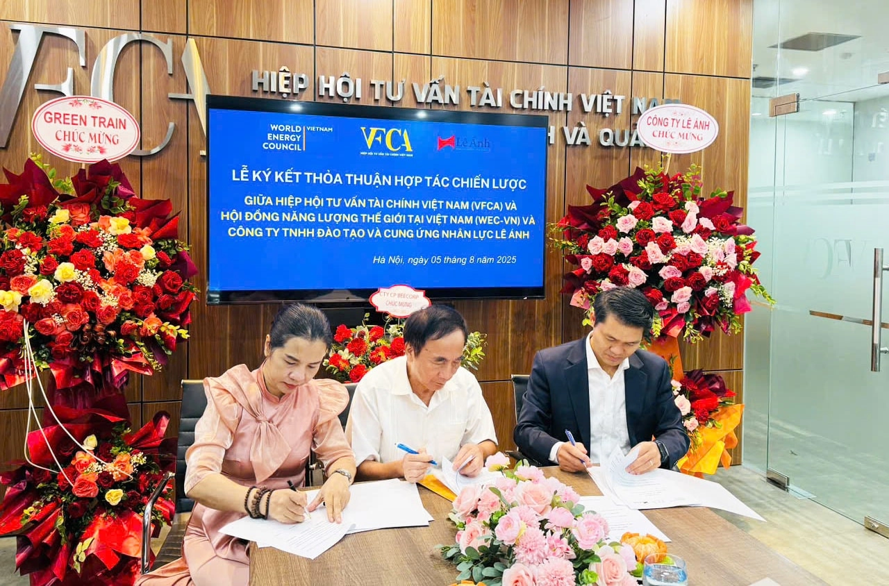 Hình ảnh lễ ký kết 3 bên giữa VFCA - WEC - Lê Ánh