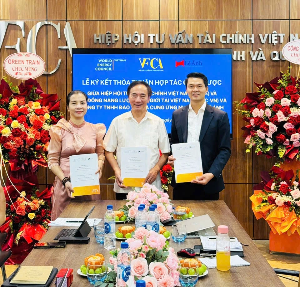 Hình ảnh lễ ký kết 3 bên giữa VFCA - WEC - Lê Ánh