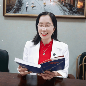 giang-vien-tran-hong-hue-le-anh