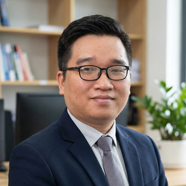 giang-vien-truong-van-dung-trung-tam-le-anh