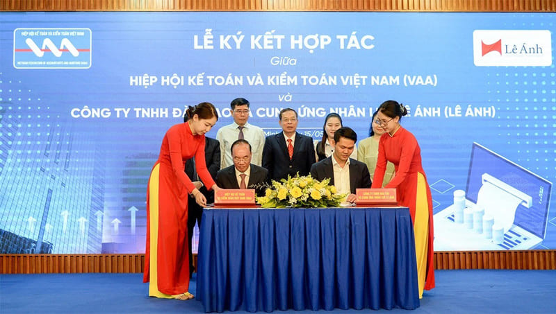 Hình ảnh lễ ký kết hợp tác giữ Hiệp hội Kế toán và Kiểm toán Việt Nam (VAA) và Công ty TNHH Đào tạo và Cung ứng Nhân lực Lê Ánh