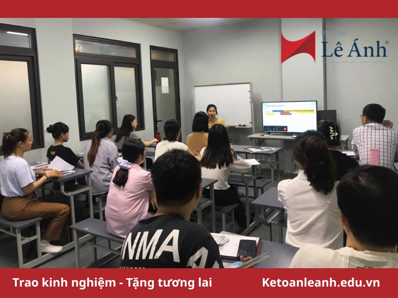 lop-hoc-ktth-hn-tai-ke-toan-le-anh-1