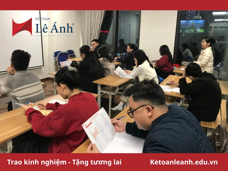 lop-hoc-ktth-hn-tai-ke-toan-le-anh-2