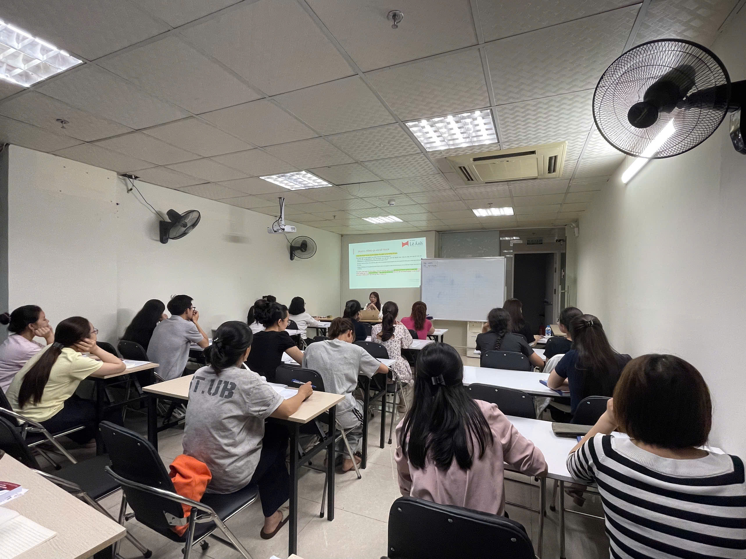 lop-ktth-co-dinh-hai-yen-1