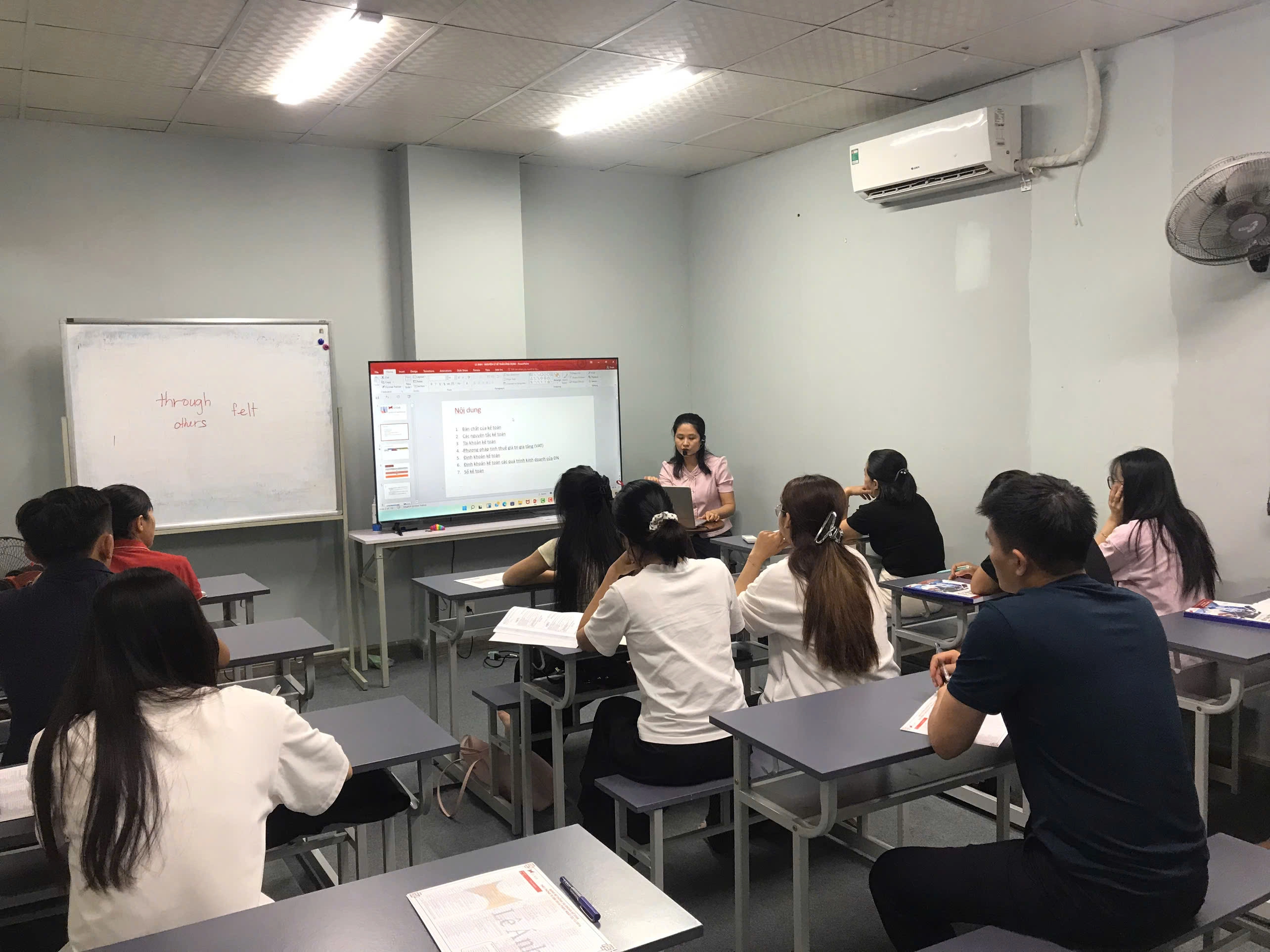 lop-ktth-co-nguyen-quynh-tram-3